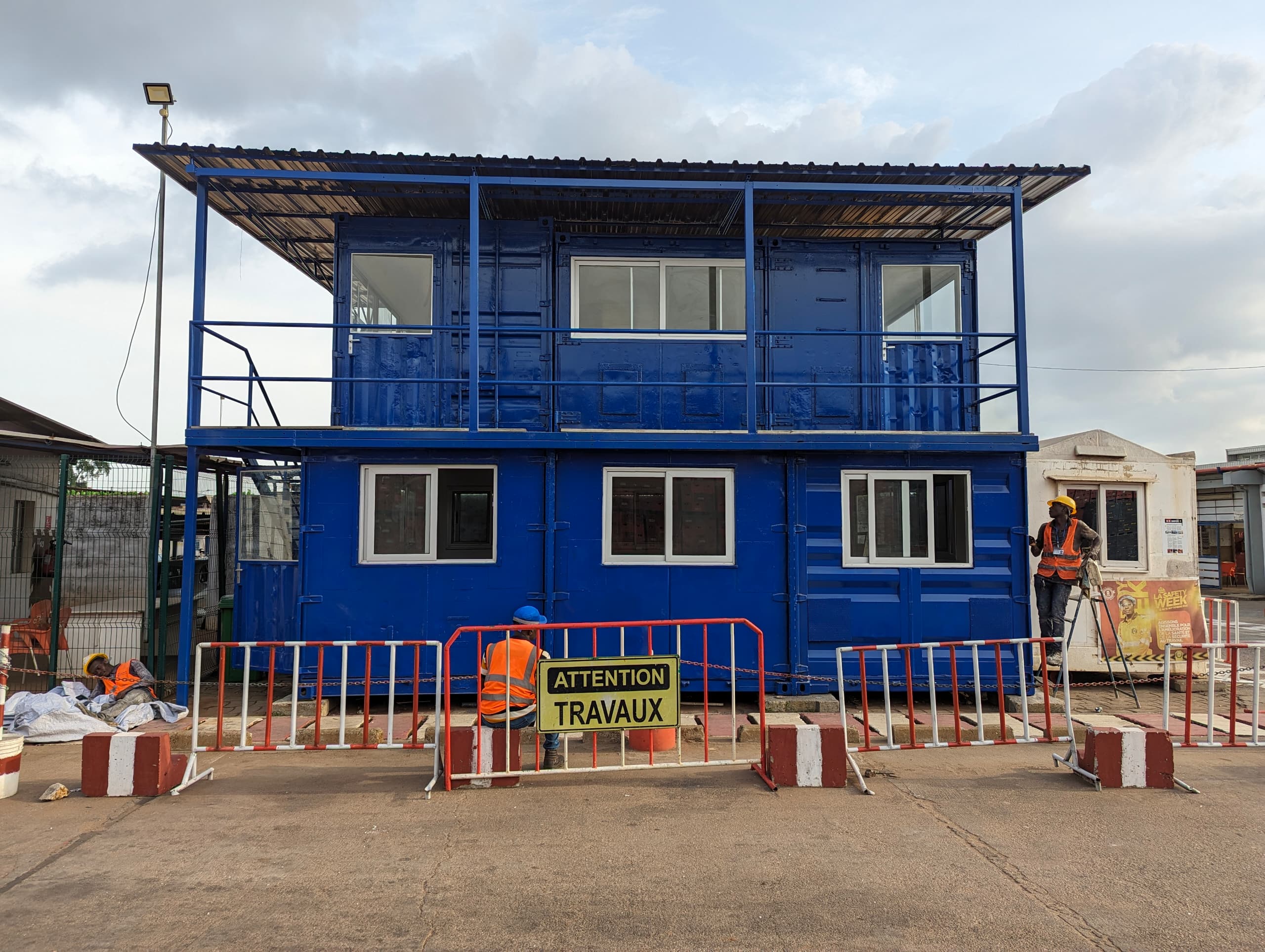Plateau administratif DLT aménagé par LOGIMAT Préfab