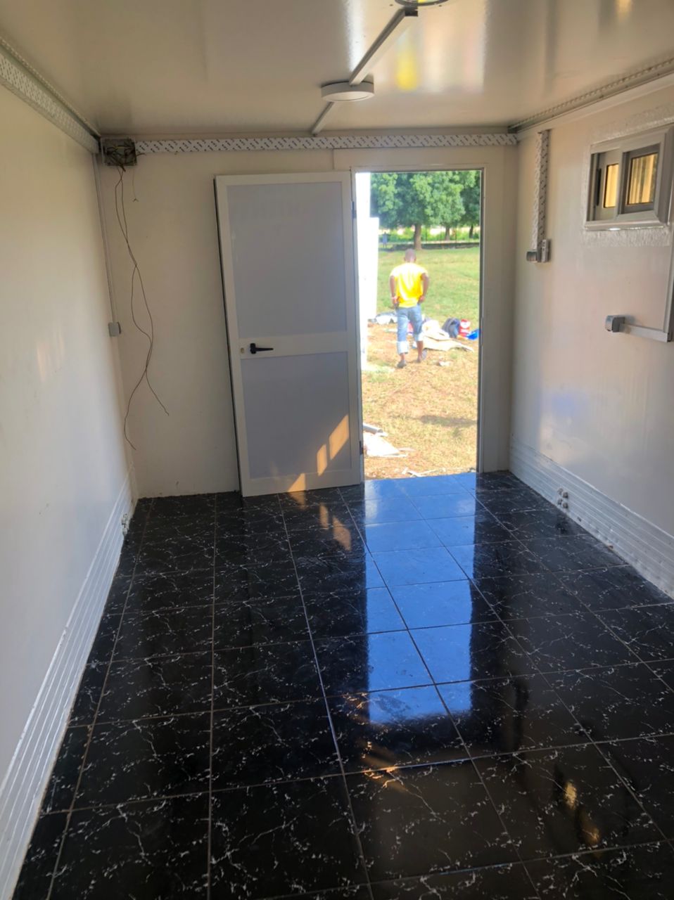 Bureau de transmission FAT - façade vitrée