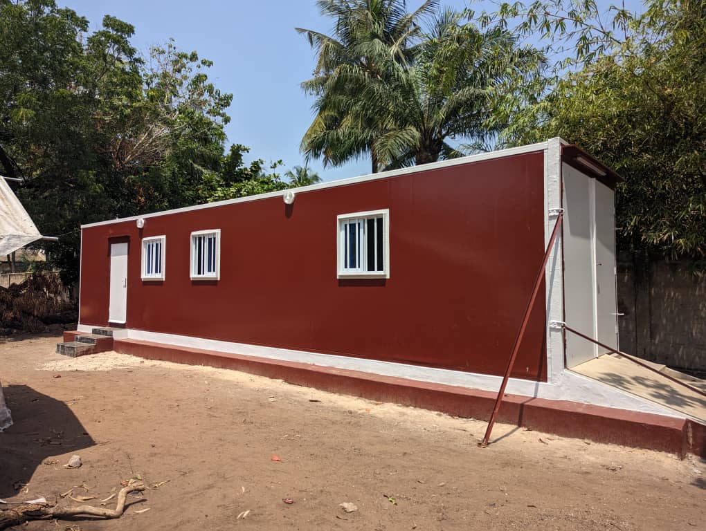 Conteneur stockage pharmacie - intérieur rayonnage